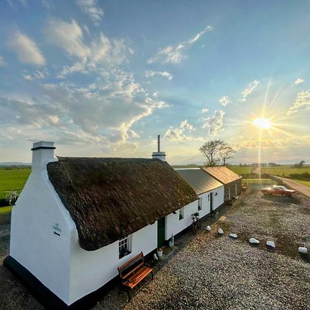 Cissy'S Cottage - Traditional Thatched Cottage, Near To Beach Aghanloo Exteriör bild