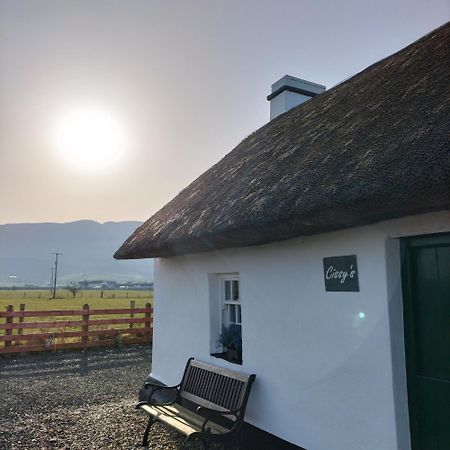 Cissy'S Cottage - Traditional Thatched Cottage, Near To Beach Aghanloo Exteriör bild